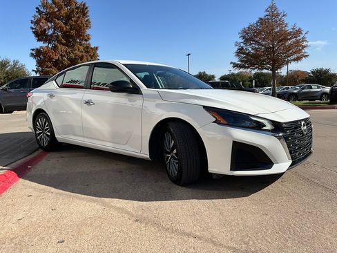 Used 2025 Nissan Altima 2.5 SV image 5