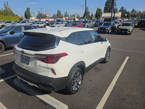 Used 2021 Kia Seltos LX AWD/4WD image 3
