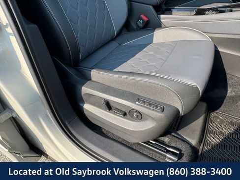 Certified 2025 Volkswagen Tiguan SEL R-Line AWD/4WD image 29