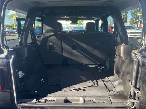 Used 2025 Jeep Wrangler Rubicon image 30