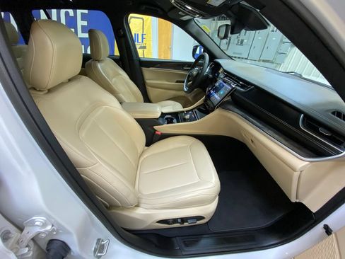 Used 2024 Jeep Grand Cherokee Limited AWD/4WD image 27