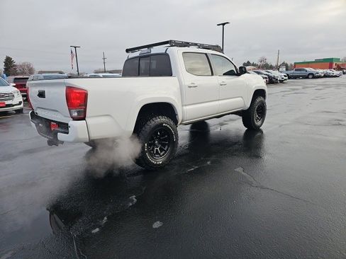 Used 2016 Toyota Tacoma TRD Sport image 50