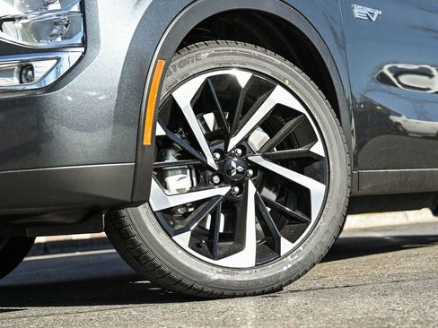 New 2025 Mitsubishi Outlander SE image 6