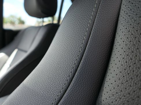 Used 2025 Mercedes-Benz GLE 450 4MATIC image 11