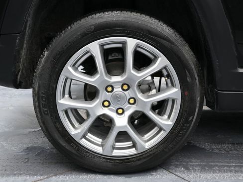 Used 2022 Jeep Compass Latitude image 13