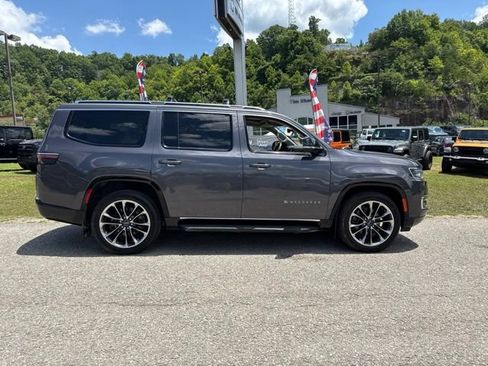 Used 2023 Jeep Wagoneer Series II w/ Premium Group I AWD/4WD image 2