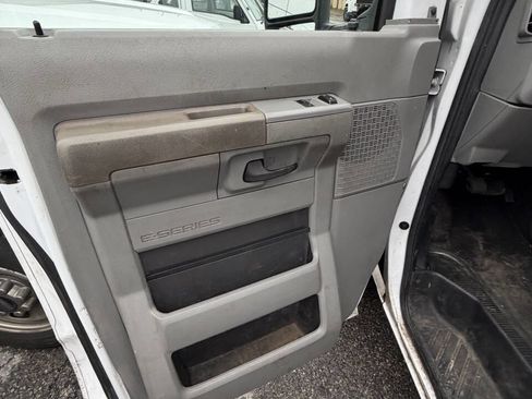 Used 2021 Ford E-350 and Econoline 350 Super Duty w/ Power Windows & Locks Group image 14