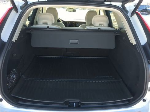 Certified 2025 Volvo XC60 T8 Core w/ Protection Package Premier image 32