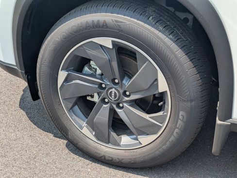 New 2025 Nissan Rogue SV image 14