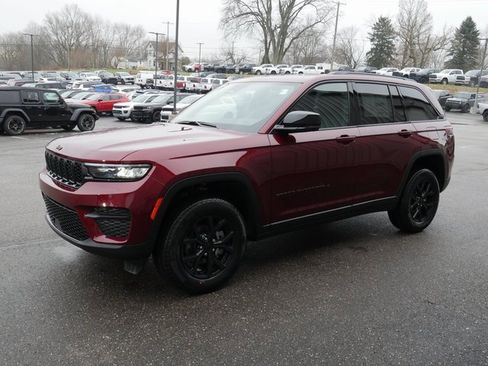 New 2025 Jeep Grand Cherokee Altitude image 7