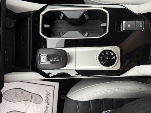 New 2025 Mitsubishi Outlander SE image 20