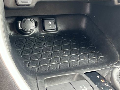 Used 2021 Toyota RAV4 XLE image 33