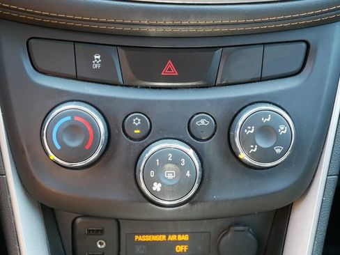 Used 2019 Chevrolet Trax LT w/ LT Convenience Package AWD/4WD image 27