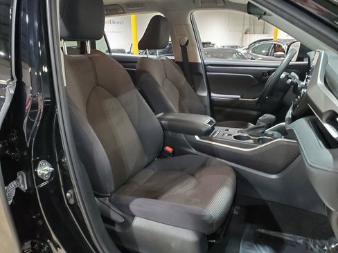 Used 2022 Toyota Highlander L image 14