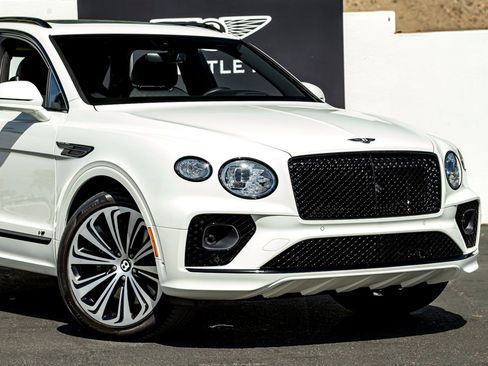 Used 2022 Bentley Bentayga AWD/4WD image 10