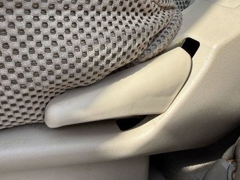 Used 2017 Nissan Frontier SV image 19