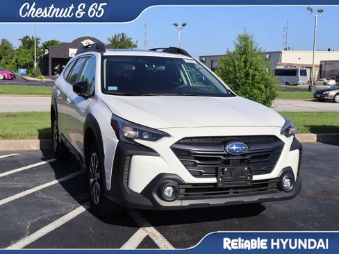 Used 2025 Subaru Outback Premium AWD/4WD image 3