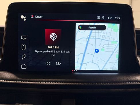 Used 2024 GMC Yukon XL SLT w/ SLT Luxury Package image 26