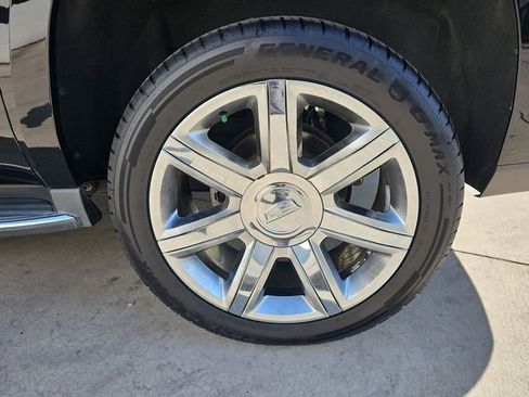 Used 2016 Cadillac Escalade ESV Luxury image 32