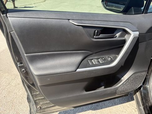 Used 2021 Toyota RAV4 LE FWD image 14