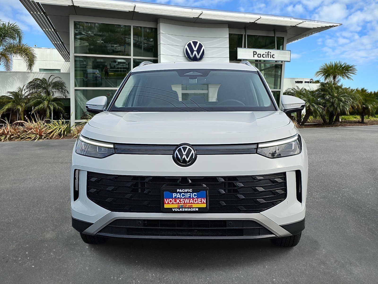 Used 2025 Volkswagen Tiguan S FWD image 2