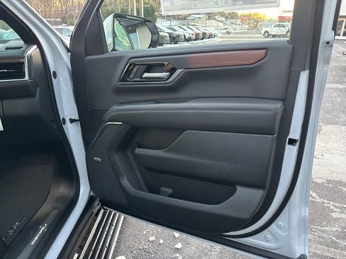 New 2026 GMC Yukon XL Denali w/ Sun & Power Step Package AWD/4WD image 46