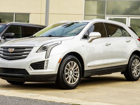 Used 2018 Cadillac XT5 Luxury w/ Driver Awareness Package FWD image 8