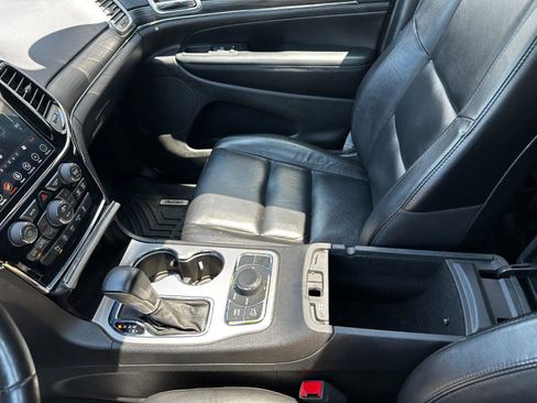 Used 2019 Jeep Grand Cherokee Limited image 17