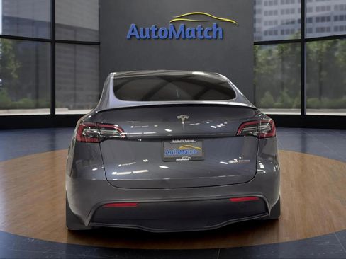 Used 2023 Tesla Model Y Performance image 9
