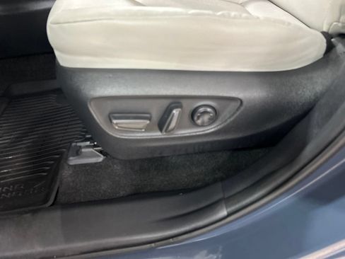 Used 2024 Toyota Grand Highlander AWD image 12
