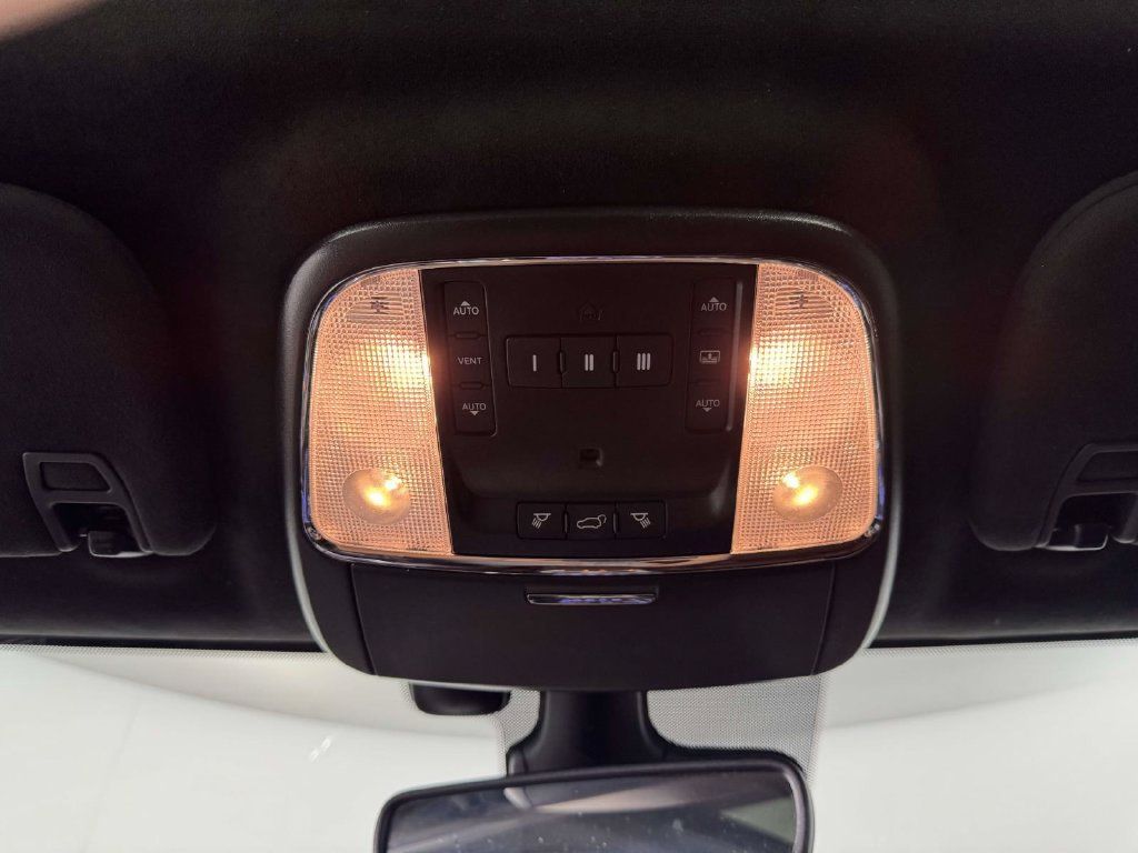 Used 2020 Jeep Grand Cherokee Summit AWD/4WD image 23