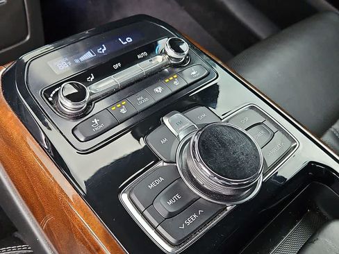Used 2018 Genesis G90 3.3T Premium AWD/4WD image 28