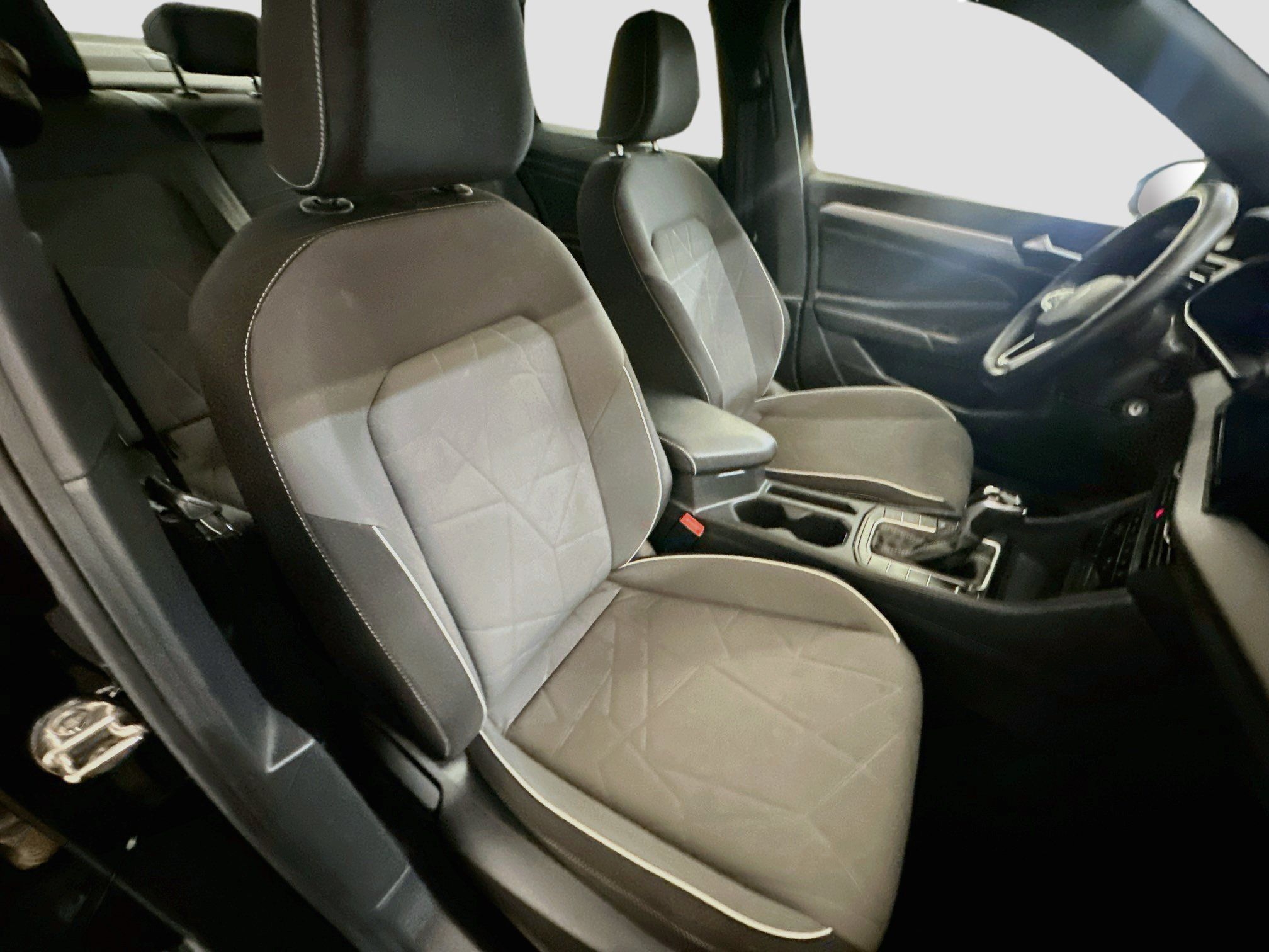 Used 2025 Volkswagen Jetta Sport FWD image 31