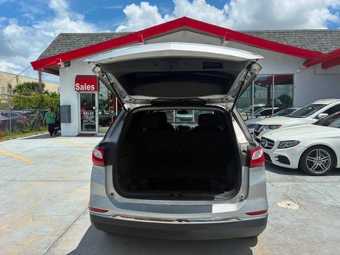 Used 2021 Chevrolet Equinox LT FWD image 2