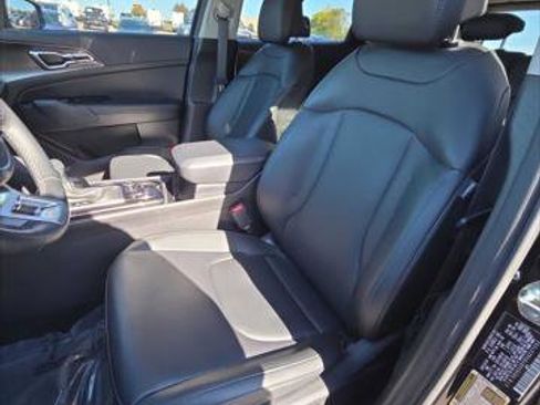 Used 2025 Kia Sportage EX image 16