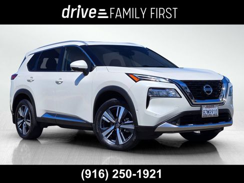Used 2021 Nissan Rogue Platinum FWD image 1