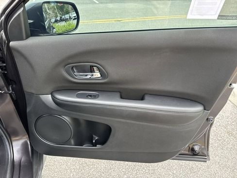 Used 2017 Honda HR-V LX image 43