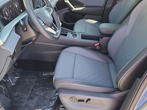 New 2026 Volkswagen Tiguan SE image 7