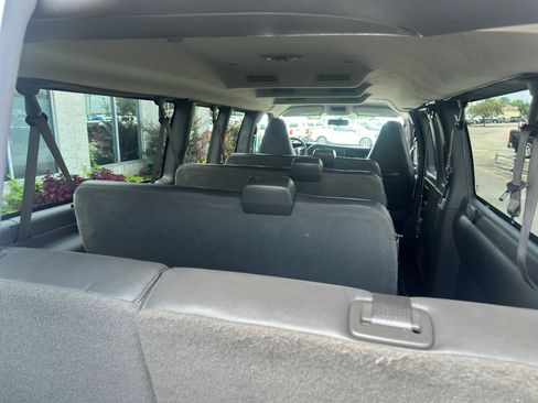 Used 2019 Chevrolet Express 3500 LS RWD image 17