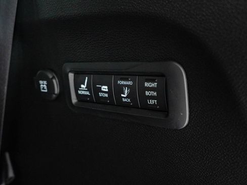 Used 2022 Chrysler Pacifica Limited w/ Uconnect Theater Family Group AWD/4WD image 23