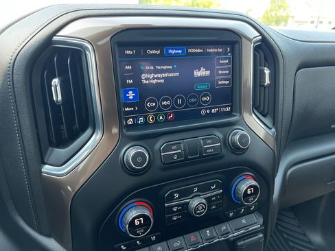 Used 2021 Chevrolet Silverado 1500 High Country w/ Technology Package image 16