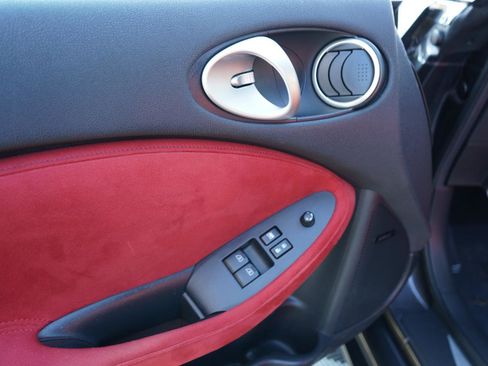 Used 2010 Nissan 370Z Touring w/ Sport Pkg image 17