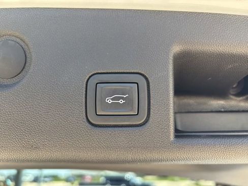 Used 2024 Chevrolet Equinox LT w/ LPO, Floor Liner Package FWD image 18