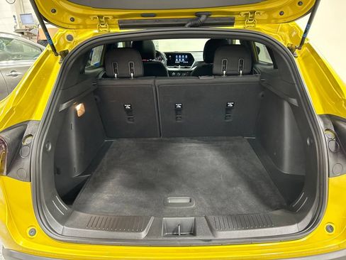 Used 2024 Chevrolet Trax RS w/ Sunroof Package FWD image 27