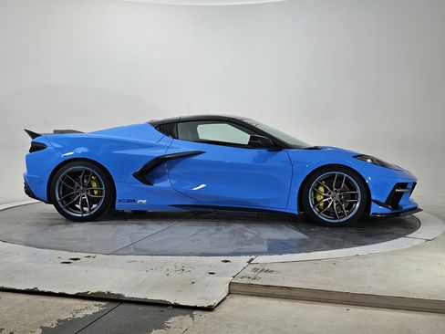 Used 2023 Chevrolet Corvette Stingray Preferred Cpe w/ Z51 Performance Package image 3