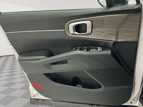 Used 2022 Kia Sorento S w/ Panoramic Sunroof Package image 18