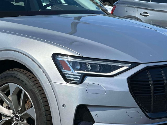 Used 2021 Audi e-tron Premium Plus w/ Premium Plus Package AWD/4WD image 8