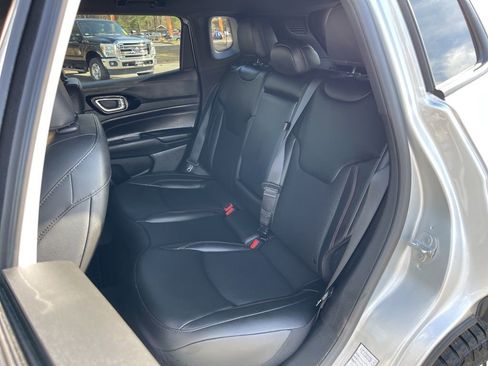 Used 2025 Jeep Compass Trailhawk AWD/4WD image 19