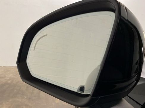 Used 2025 Volvo XC40 B5 Plus image 90