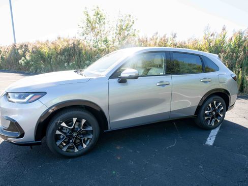 New 2026 Honda HR-V EX-L image 3